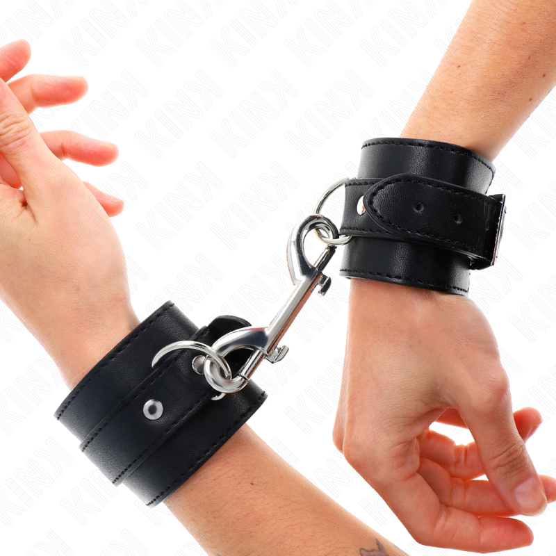 Polsiere KINK con fibbia grande e borchie